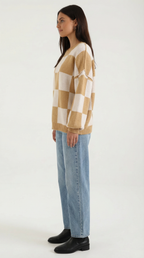 Women's Checkered Knit Sweater – Graphic Plaid Pattern & Soft Crewneck