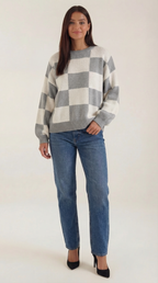 Women's Checkered Knit Sweater – Graphic Plaid Pattern & Soft Crewneck Light Gray