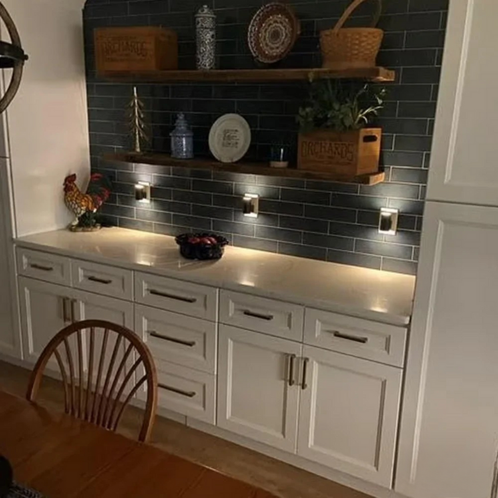 Smart LED Night Light with Day-Night Sensor and Stepless Dimming – Plug & Play Solution for the Home