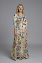 Amore | Women’s Dress with V-Neck and Three-Quarter Sleeves Beige