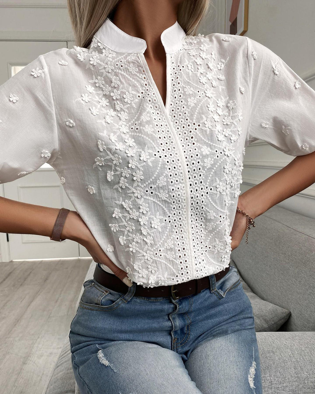 Lavendel | Women’s Short Sleeves Stand Collar Blouse with Floral Embroidery and Eyelet Detailing